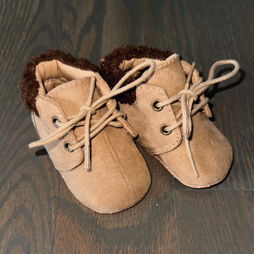 Old Navy Sand/Sherpa Faux-Suede Lace-Up Boots | 3-6M